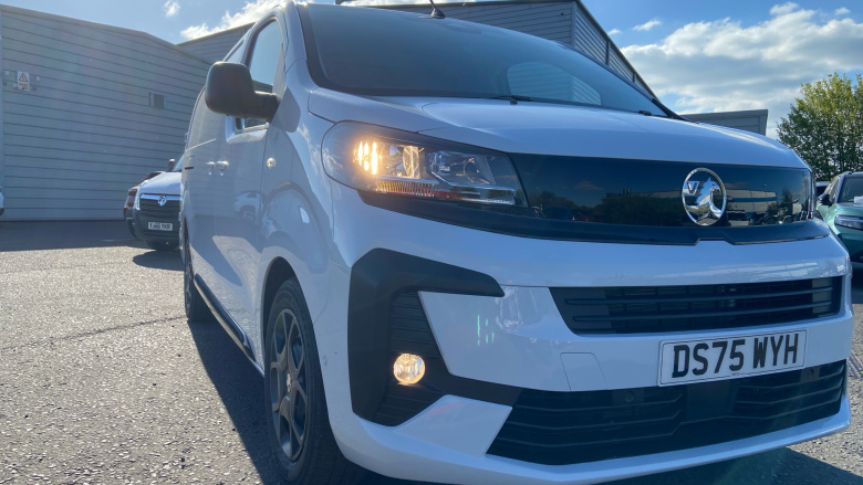 Vauxhall Vivaro L2 Diesel 1.5 Turbo D 120 Pro H1 Van